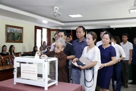 Vietnamitas en Laos recaudan fondos para ayudar a población afectada por desastres