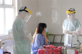 Más pacientes de coronavirus en Vietnam dan negativo en nuevos exámenes