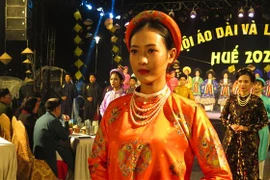 Concluyen Festivales de Ao Dai y de Gastronomía de Ciudad Imperial de Hue