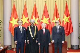 Máximo dirigente de Vietnam recibe a nuevos embajadores extranjeros