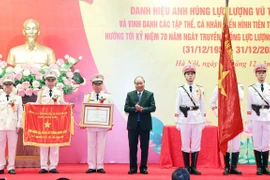 Recibe unidad policíaca vietnamita título de Héroe de Fuerzas Armadas Populares