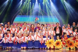 Elogian a alumnos destacados en Vietnam 