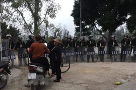 Procesa policía de Hanoi caso de disturbio en comuna suburbana de Dong Tam
