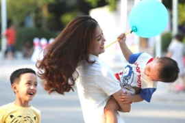 Organizan coloquio en Hanoi sobre las habilidades necesarias para ser padres responsables 