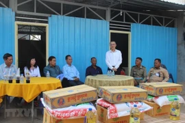 Entregan casas nuevas a familias vietnamitas afectadas por incendio en Camboya