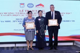 Funcionarios rusos honrados con medalla de amistad de Vietnam
