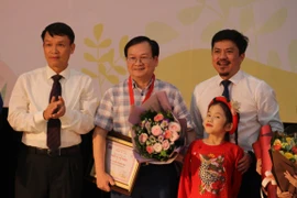 VNA entrega premios artísticos infantiles De Men 2020