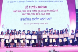 Reconocen a jóvenes más brillantes de etnias minoritarias de Vietnam