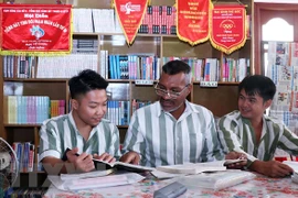 Prestan asistencia a presos extranjeros en Vietnam para rehacer su vida