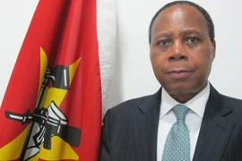 Vietnam entrega Medalla de Amistad al embajador mozambiqueño