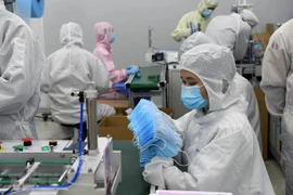 Pondrá Camboya en funcionamiento nueva planta de producción de mascarillas