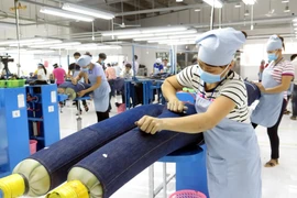 Ingresa Vietnam más de cinco mil millones de dólares de exportaciones textiles