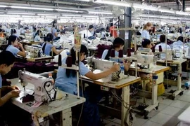 Trabajadores textiles de Camboya sufren graves afectaciones por epidemia de COVID-19