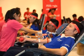 Convocan a trabajadores en Vietnam a donar sangre