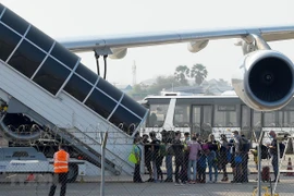 Camboya cobra depósito diario de prueba de COVID-19 en aeropuerto