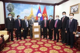 Vietnam presenta suministros médicos al pueblo de Laos