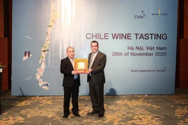Reconoce Embajada de Chile a destacado sommelier vietnamita 