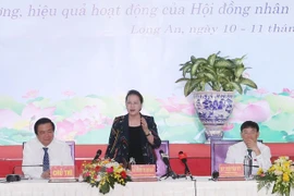 Presidenta del Parlamento de Vietnam participa en conferencia de consejos populares