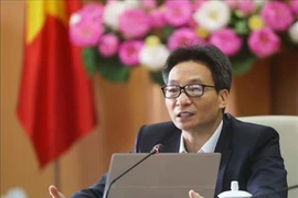 Vicepremier vietnamita exhorta a mantenerse alertas en combate contra el COVID-19