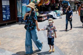 Trabajadores de salud de Tailandia disfrutarán vacaciones gratuitas
