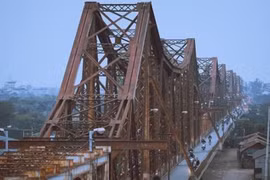 Celebran en Hanoi exposición fotográfica sobre puente de Long Bien