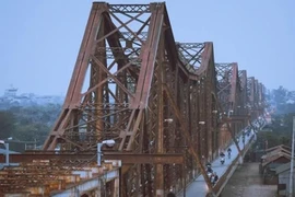 Celebran en Hanoi exposición fotográfica sobre puente de Long Bien