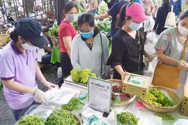 Venta en línea, solución para empresas vietnamitas en medio de epidemia de COVID-19