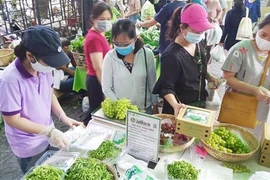 Venta en línea, solución para empresas vietnamitas en medio de epidemia de COVID-19