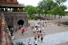Turistas vietnamitas ansiosos por realizar viaje doméstico