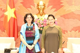 Aprecia máxima legisladora de Vietnam apoyo de Cuba a lucha antiepidémica 