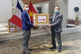 Vietnam dona mascarillas sanitarillas en Francia