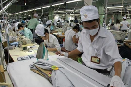 Industria textil de Camboya se esfuerza por enfrentar el COVID-19
