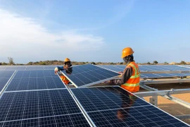 Inauguran planta fotovoltaica en la provincia vietnamita de Ninh Thuan