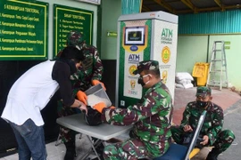 Indonesia promueve los “cajeros automáticos” de arroz en ayuda a pobladores de menos recursos