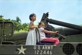 Prestigioso fotógrafo argentino con el libro ilustrado "Memorias de Guerra"