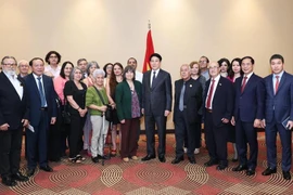 El presidente vietnamita Luong Cuong y los delegados (Fuente: VNA)