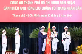 Máximo dirigente vietnamita entrega distinción a Policía de Ciudad Ho Chi Minh