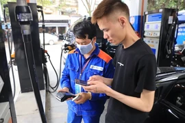 Disminuyen levemente precios de gasolina en Vietnam