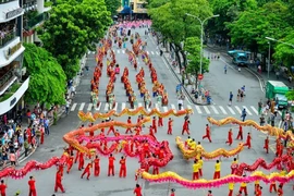 La comunidad contribuye al renacimiento de fiestas tradicionales en Hanoi