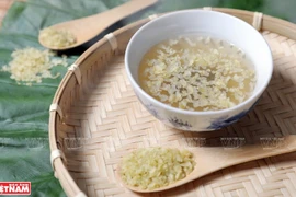 Postre dulce Com (arroz glutinoso tierno), puro sabor vietnamita