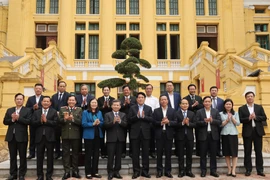 El presidente Luong Cuong con los delegados en la cita (Fuente: VNA)