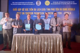 Ceremonia de firma del memorando de cooperación entre empresas indias y la provincia de Phu Yen.