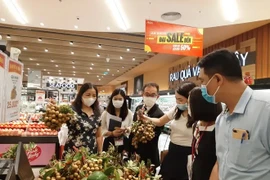 Productos agrícolas y frutas vietnamitas en el sistema de supermercados AEON. (Foto: Vietnam+)