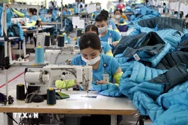 Las empresas textiles y de confección vietnamitas enfrentaron muchas dificultades en 2023. (Foto ilustrada. Fuente: VNA)