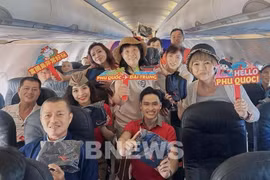 Pasajeros del vuelo de Vietjet a Phu Quoc. (Foto: VNA)