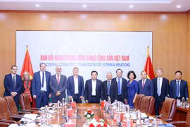 Los delegados del Partido Comunista de Vietnam y el Partido Comunista Francés (Fuente: VNA)