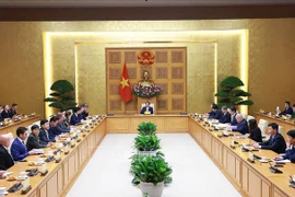 En el encuentro entre el primer ministro Pham Minh Chinh y una delegación de empresas aeroespaciales, de defensa y de seguridad en el marco del Consejo Empresarial Estados Unidos-ASEAN (USABC). (Fuente: VNA)