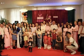 En la inauguración del clase de idioma vietnamita (Fuente: VNA)