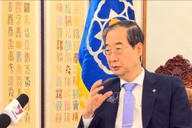 El primer ministro de Corea del Sur, Han Duck Soo, durante la entrevita con la VNA (Fuente: VNA)