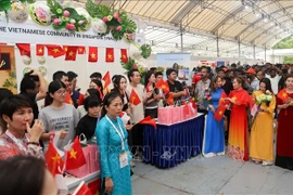 En el stand del Comité de Enlace de la comunidad vietnamita en Singapur. (Fuente: VNA)